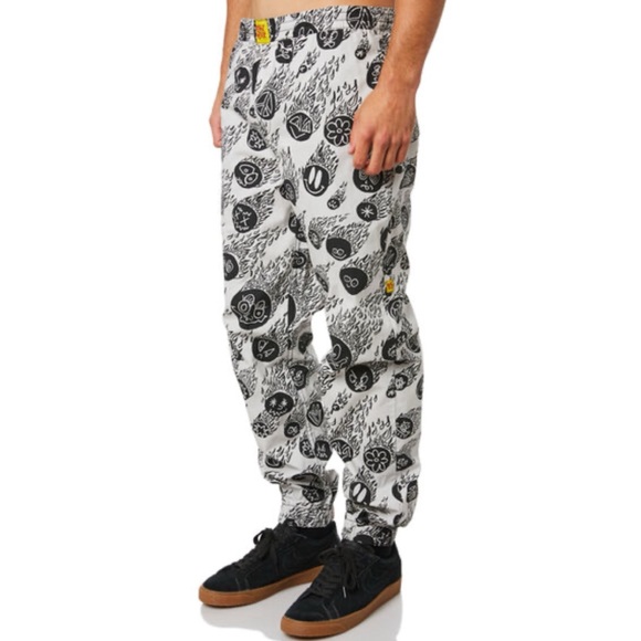 R8gzwear Grazer Jogger Pant Flaming Faces Novelty Streetwear Lounge Fall - Picture 1 of 14